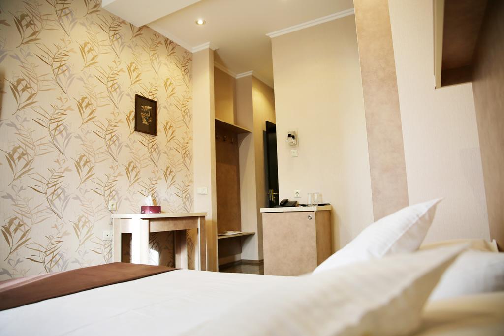 Rondo Hotel Tiflis Oda fotoğraf