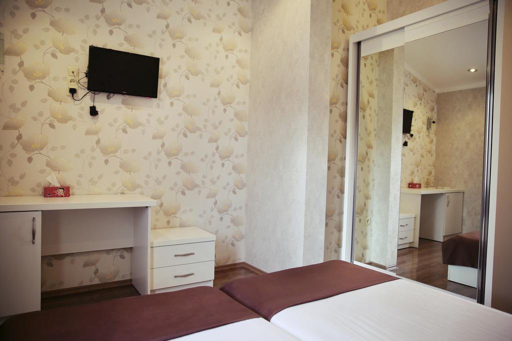 Rondo Hotel Tiflis Oda fotoğraf
