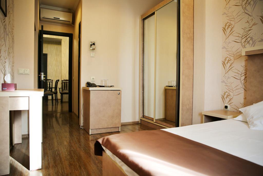 Rondo Hotel Tiflis Oda fotoğraf