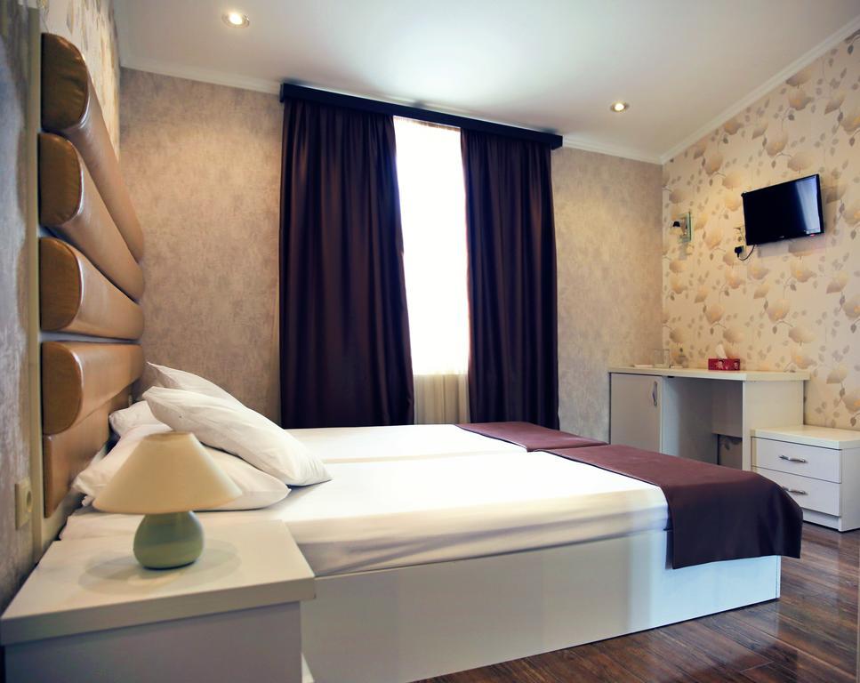 Rondo Hotel Tiflis Oda fotoğraf