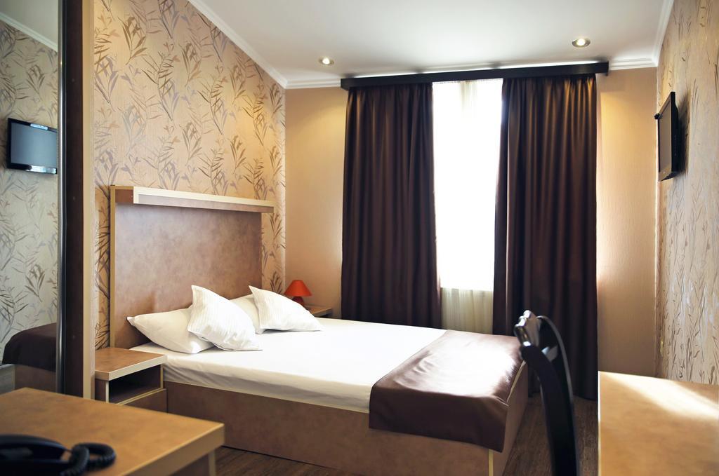 Rondo Hotel Tiflis Oda fotoğraf